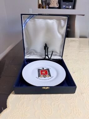 ‘FUERZA AEREA’ Argentina Air Force porcelain plate with gold trim.